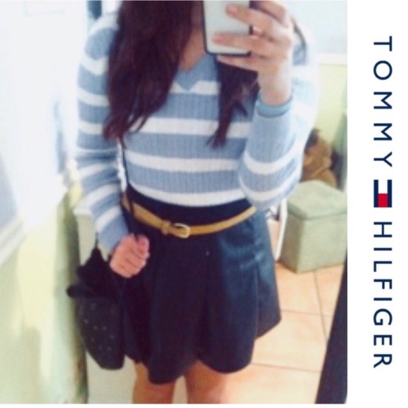 TOMMY HILFIGER Lightweight Wide Stripe Cable Knit V-Neck Sweater - Picture 1 of 9